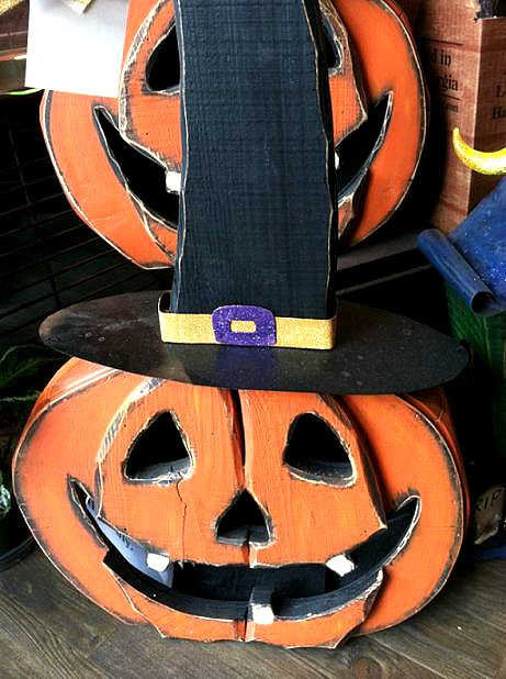 THE STORES ARE STARTING TO DECORATE! 